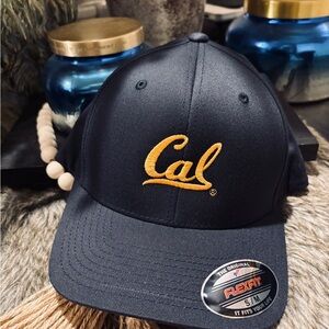 NWOT PORT AUTHORITY  Cal flexfit hat S/M
